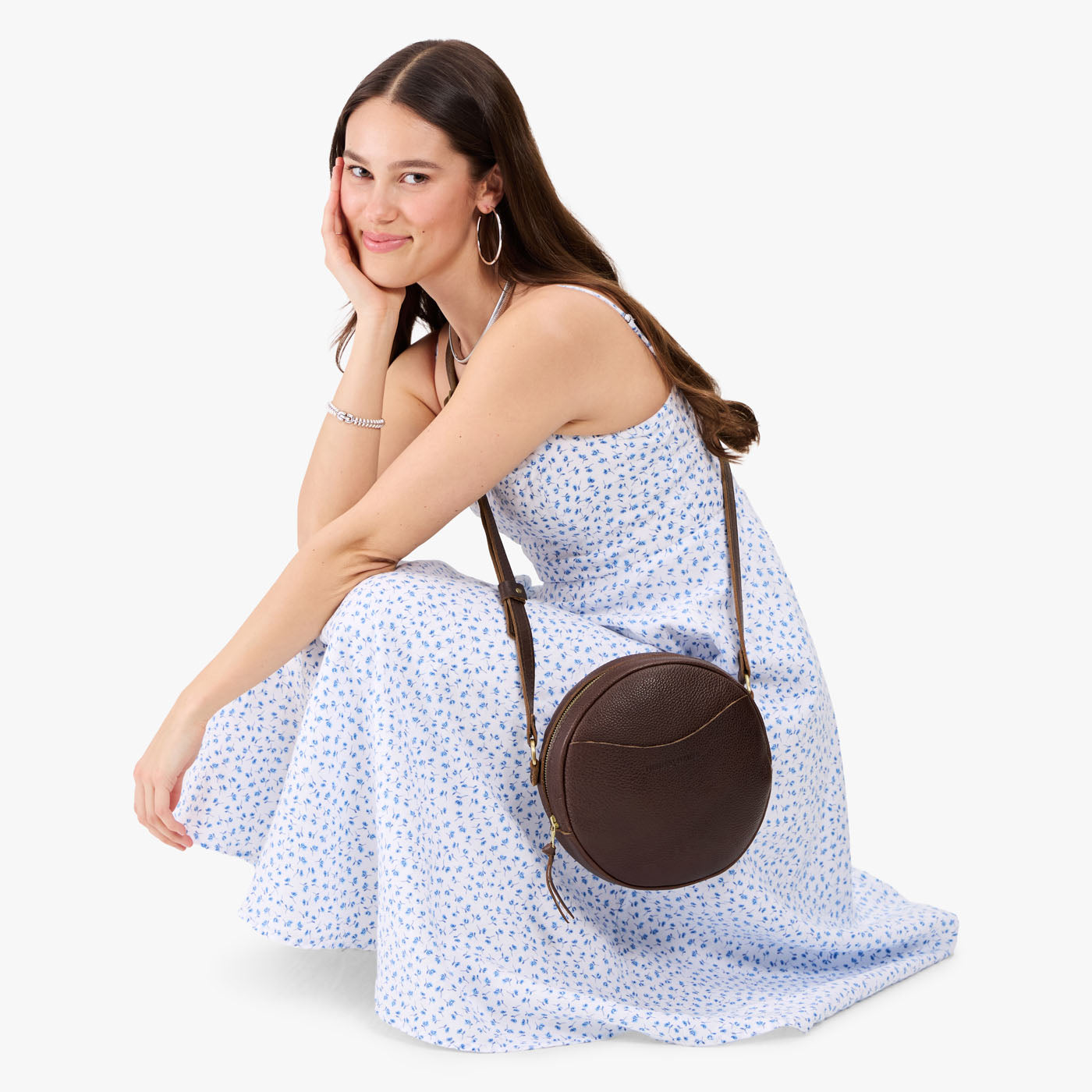 Coldbrew*Large | Circle shaped crossbody bag with top zipper