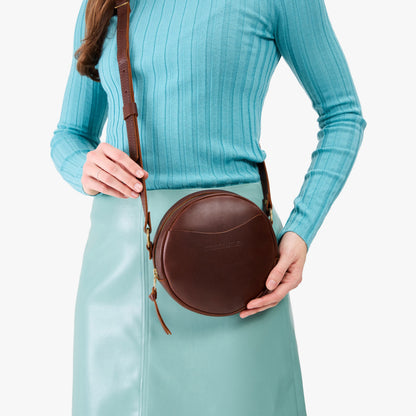 Cognac*Small | Circle shaped crossbody bag with top zipper