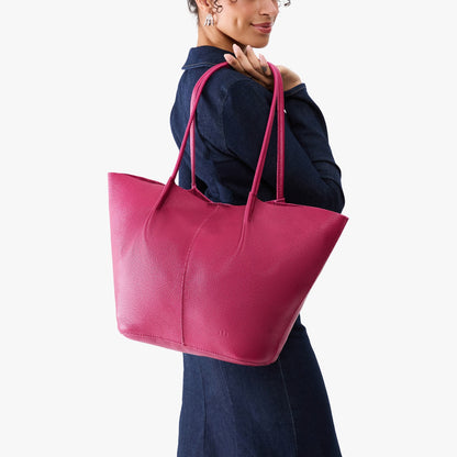 Cosmo*Oversized | Model carrying extra wide bucket shaped tote bag with matching leather handles