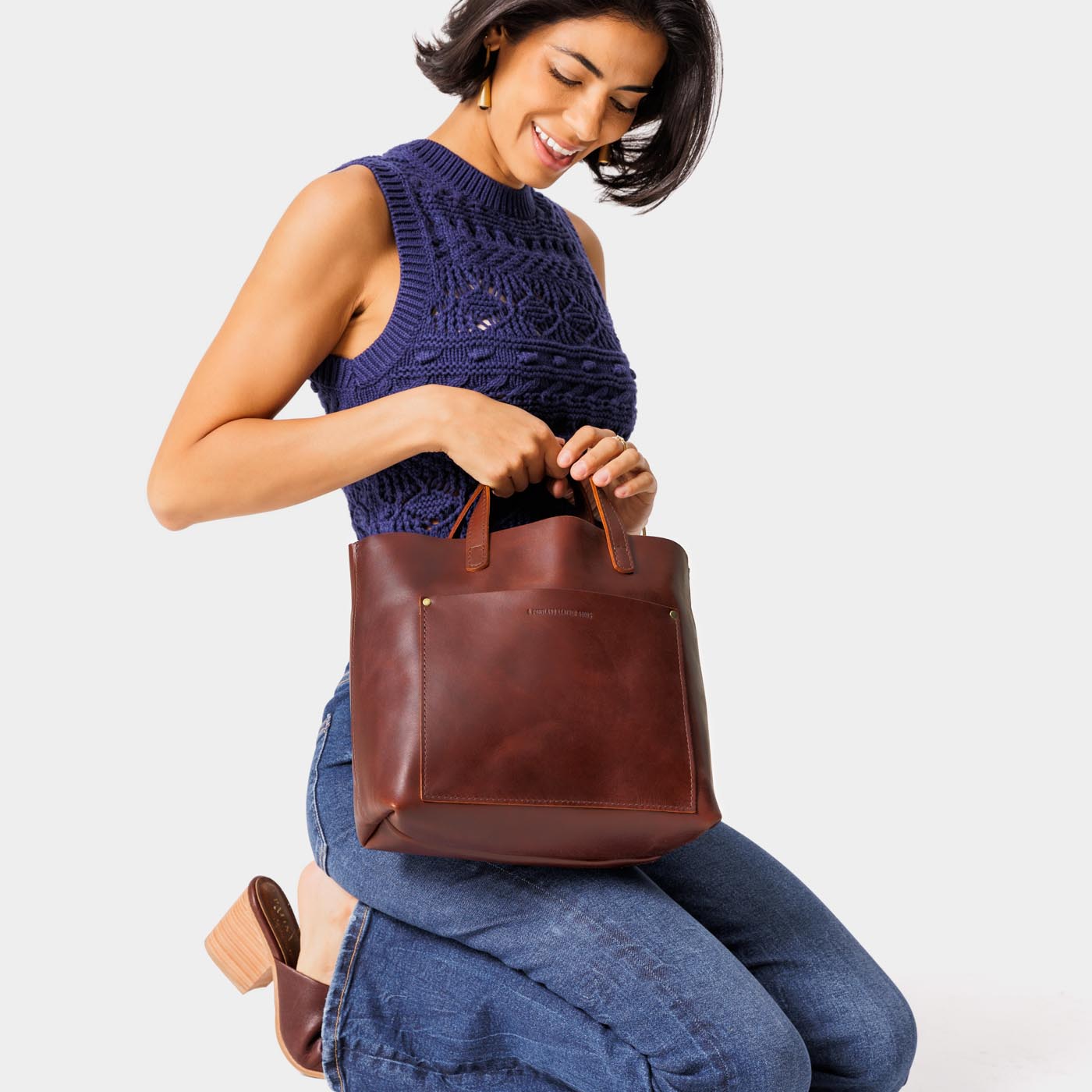 Cognac | Midsize crossbody tote with handles and a pocket