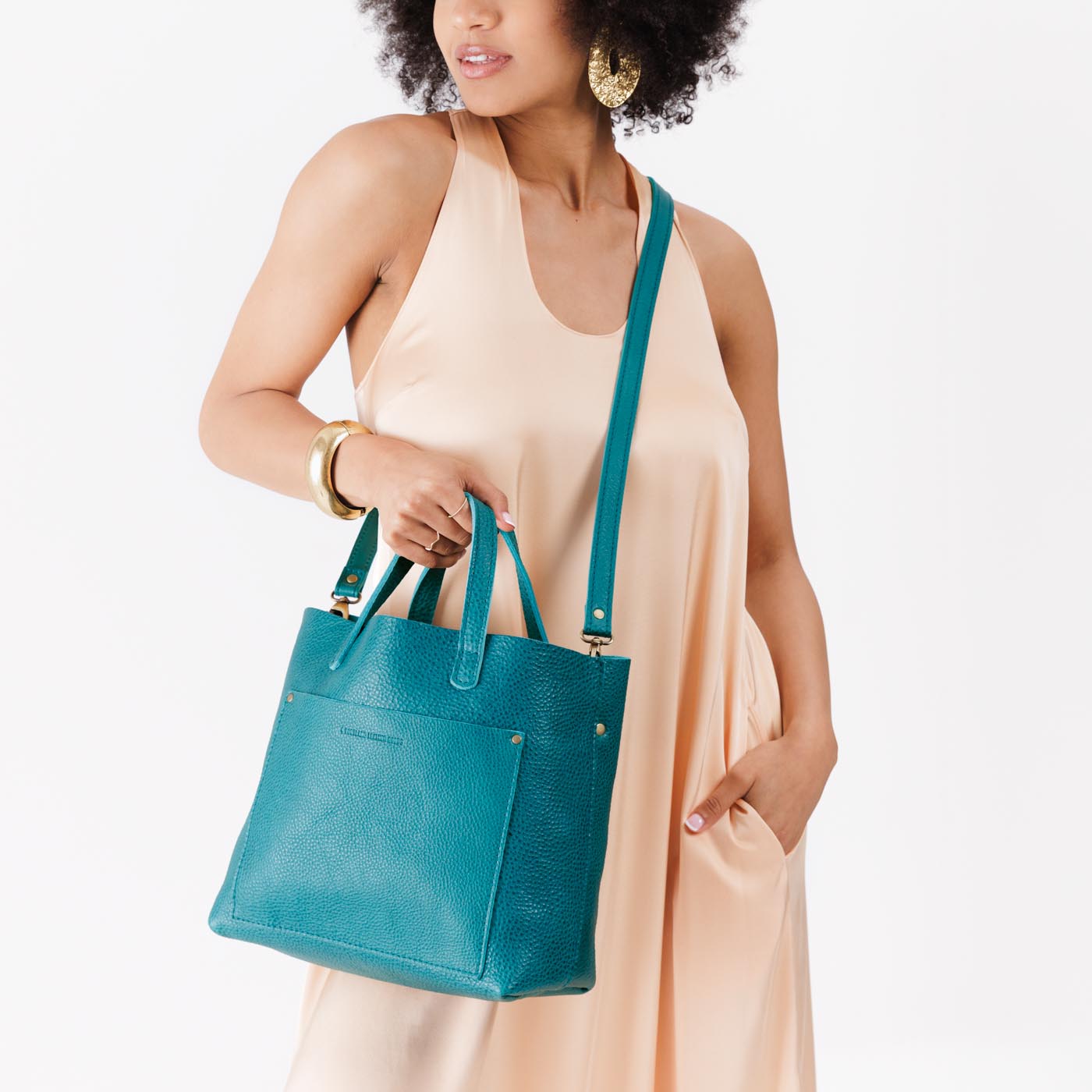 Aquarius | Midsize crossbody tote with handles and a pocket