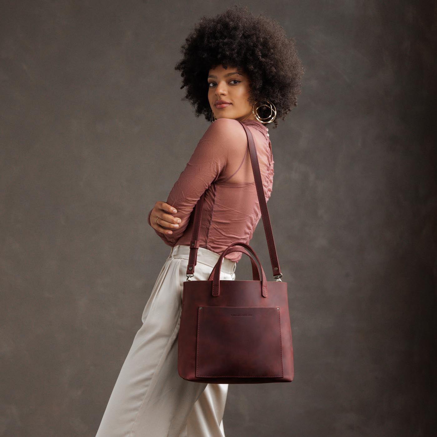Merlot | Midsize crossbody tote with handles and a pocket