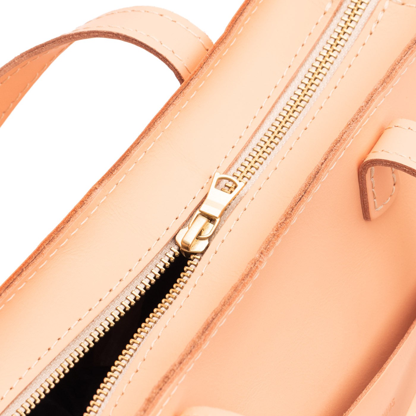 Mamey*Zipper | Midsize crossbody tote with handles and a pocket