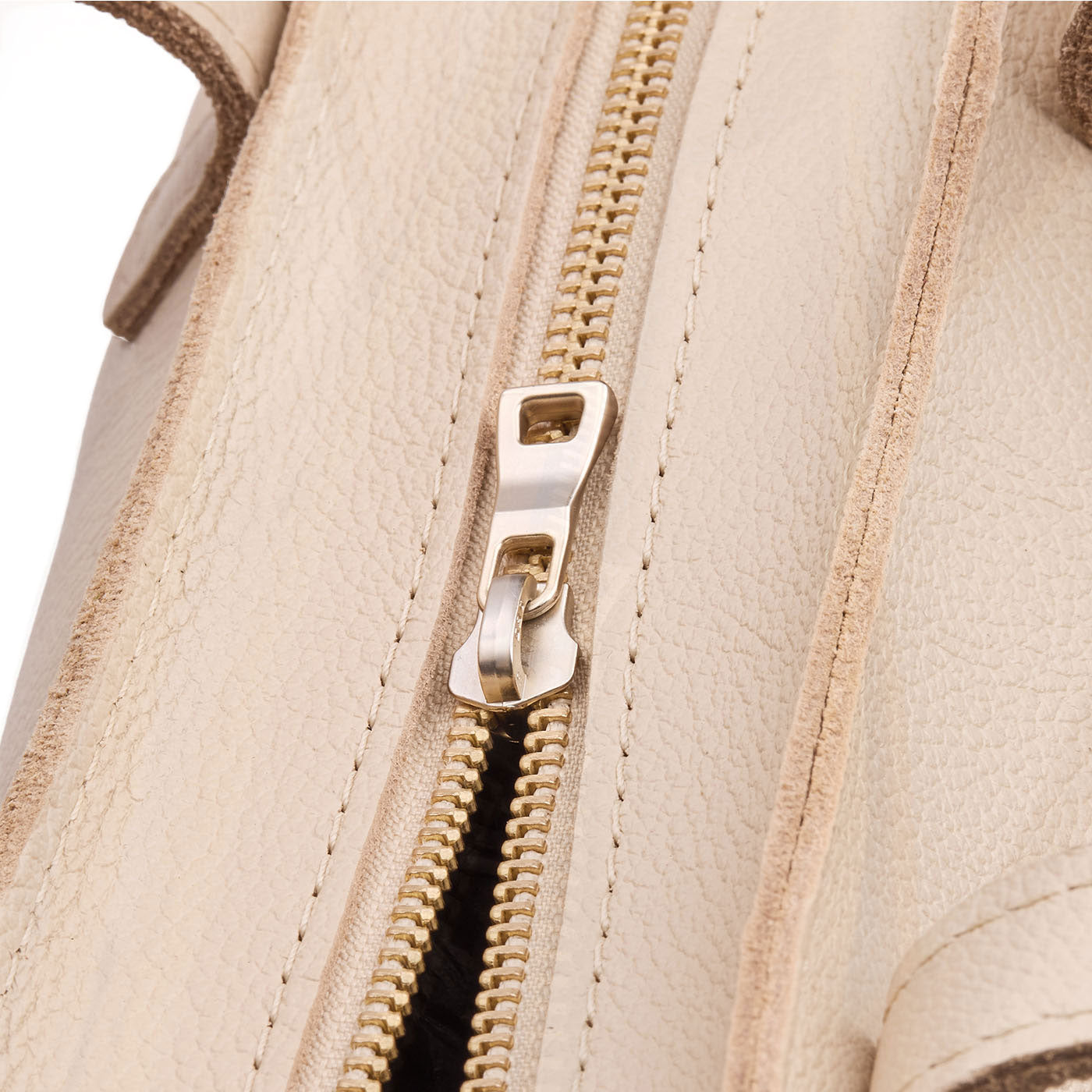 Pebbled Bone*Zipper | Close up of the zipper on midsize crossbody tote