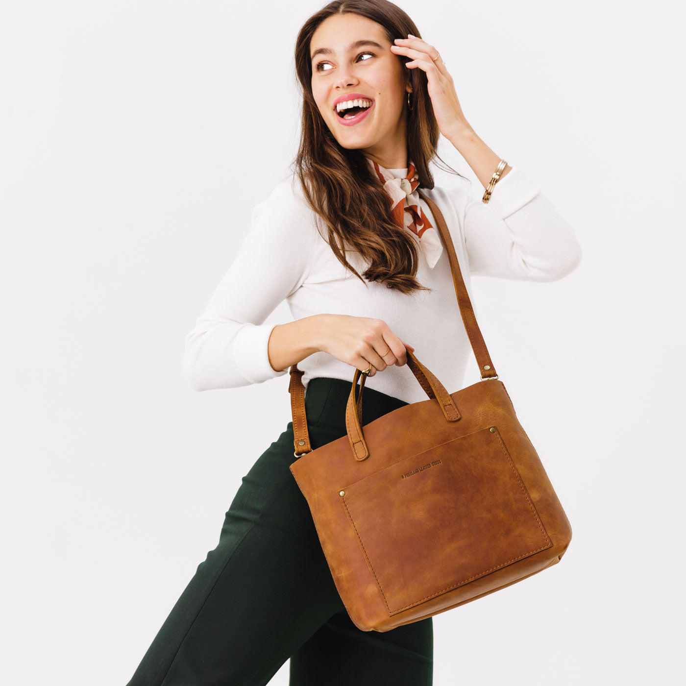 Dakota | Midsize crossbody tote with handles and a pocket