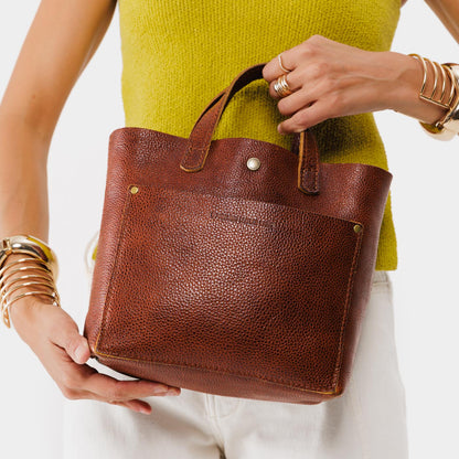 Nutmeg*Classic | Crossbody tote bag with snap closure and front pocket