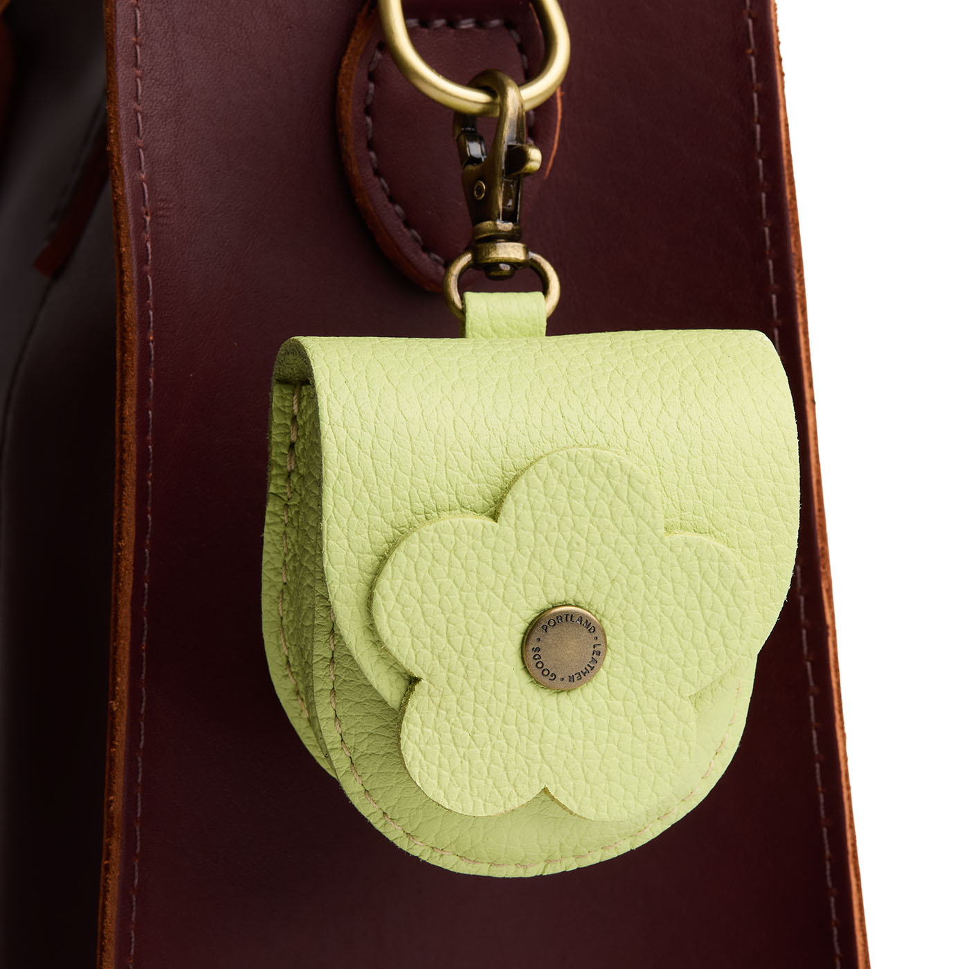 Shadow Lime | U shaped pouch with leather flower applique