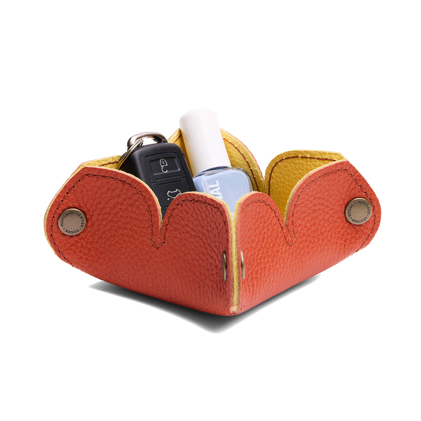Koi | Desert bell-shaped foldable leather tray with snap-button corners holding items