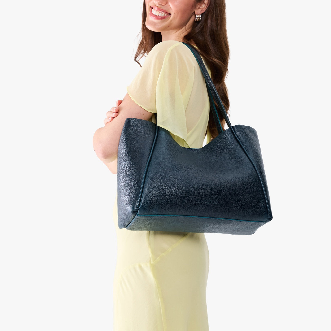 Boreal*Large | Model wearing large rectangular tote bag