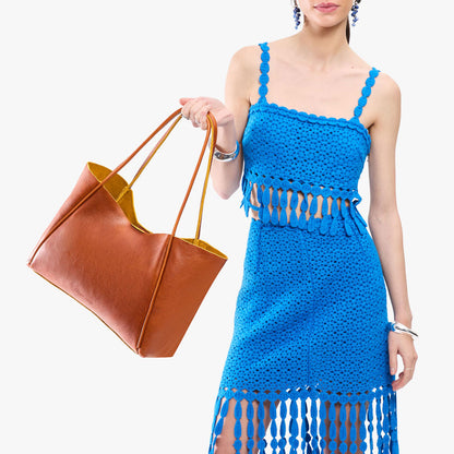 Sienna*Large | Model holding a large rectangular tote bag